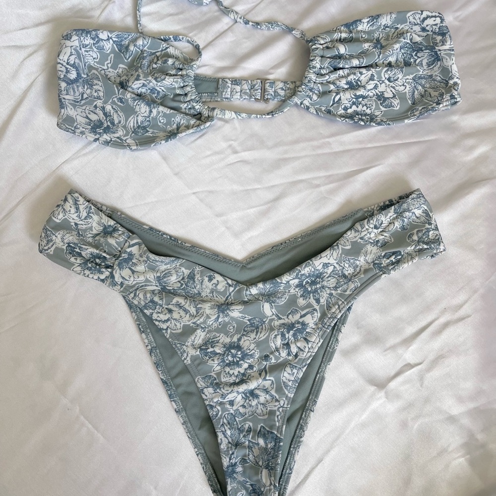 Abercrombie & Fitch Floral Bikini Top